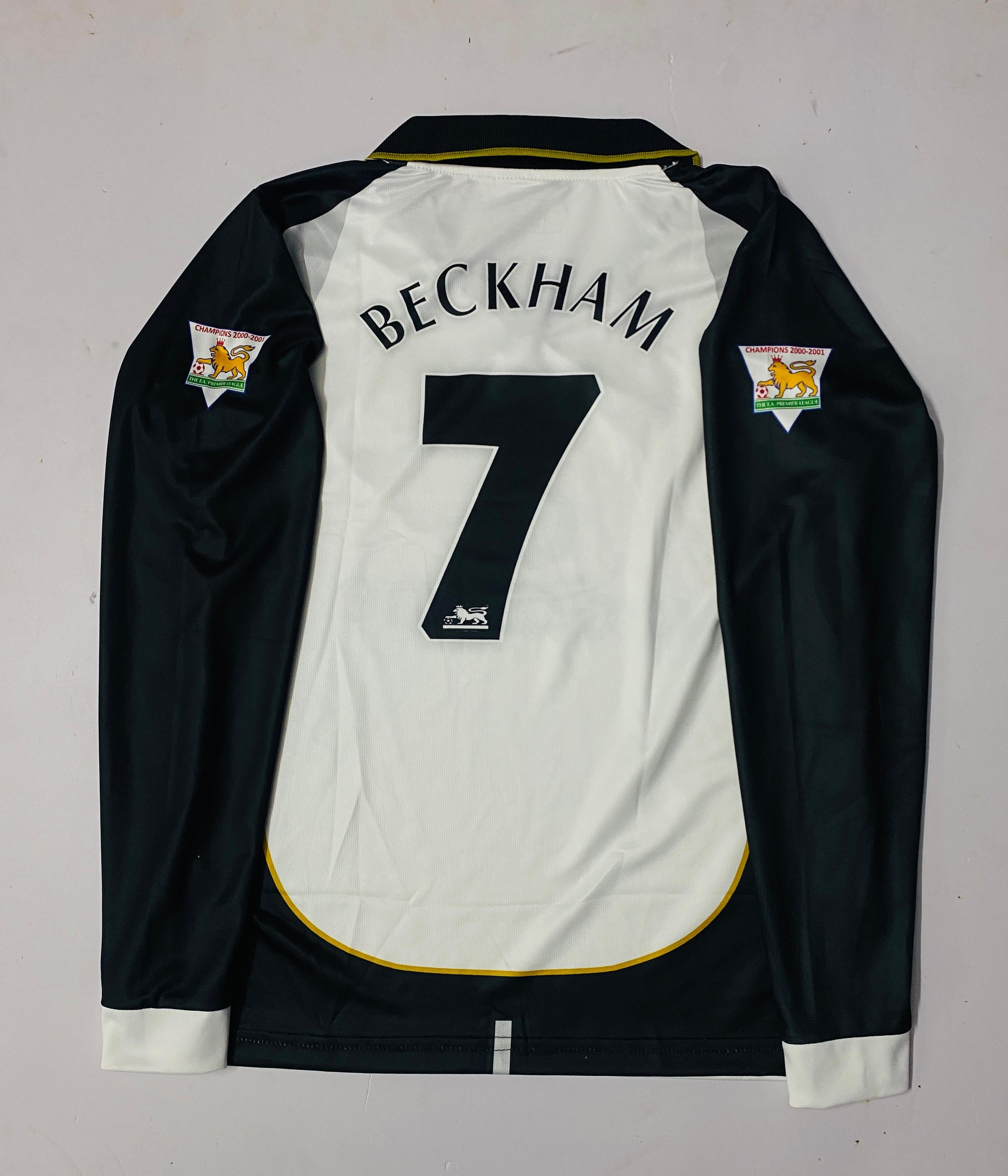 MAN UTD 2001/02 AWAY KIT POLO FULL SLEEVE -EMBROIDERY