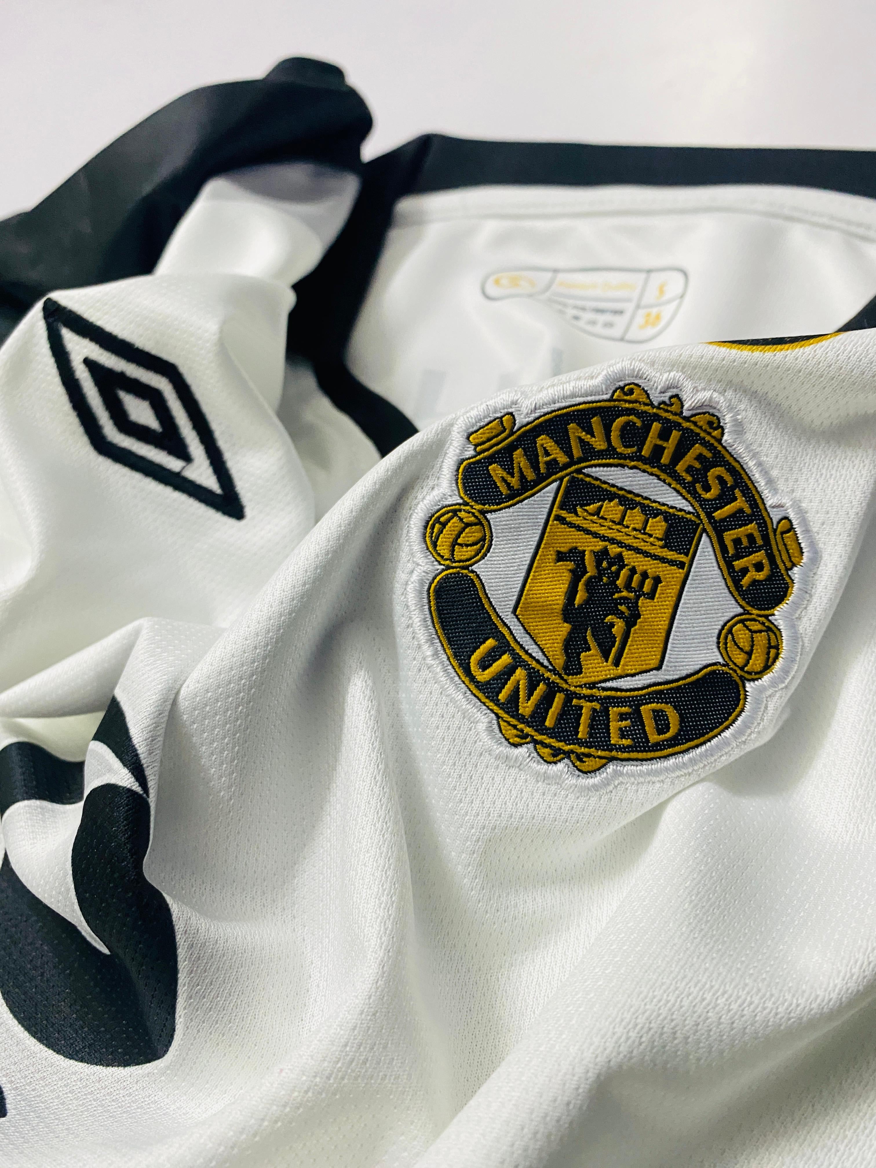 MAN UTD 2001/02 AWAY KIT POLO FULL SLEEVE -EMBROIDERY