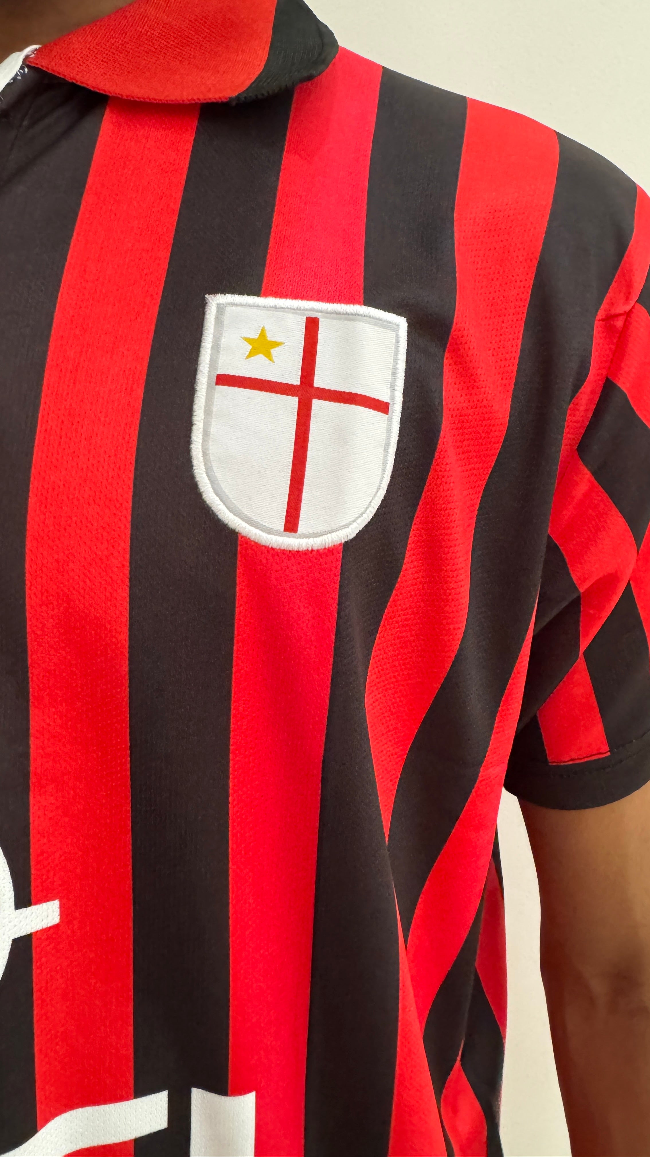 AC Milan Home 1999-2000 collared-embroidery Retro Kit.